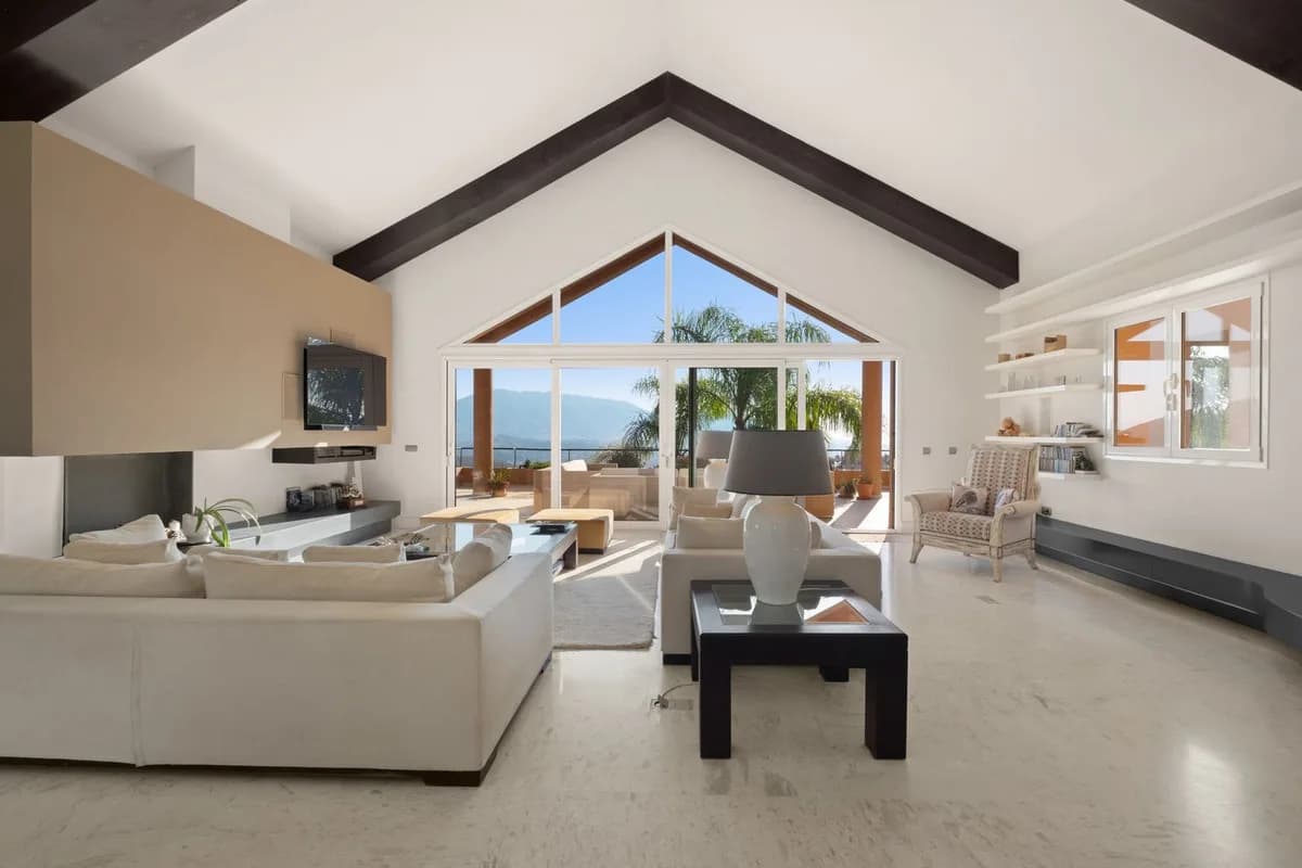 5 Bedroom Detached Villa for Sale in La Mairena, Málaga - Image 6
