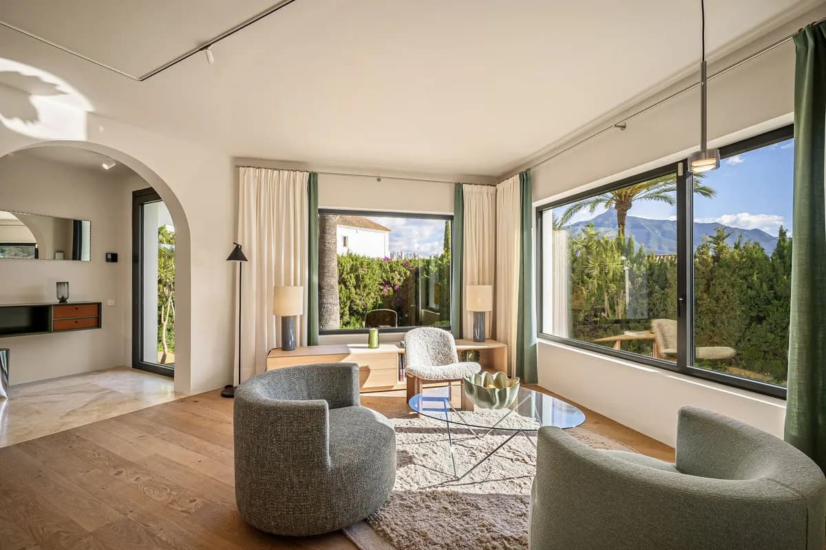 4 Bedroom Detached Villa for Sale in Nueva Andalucía, Málaga - Image 8