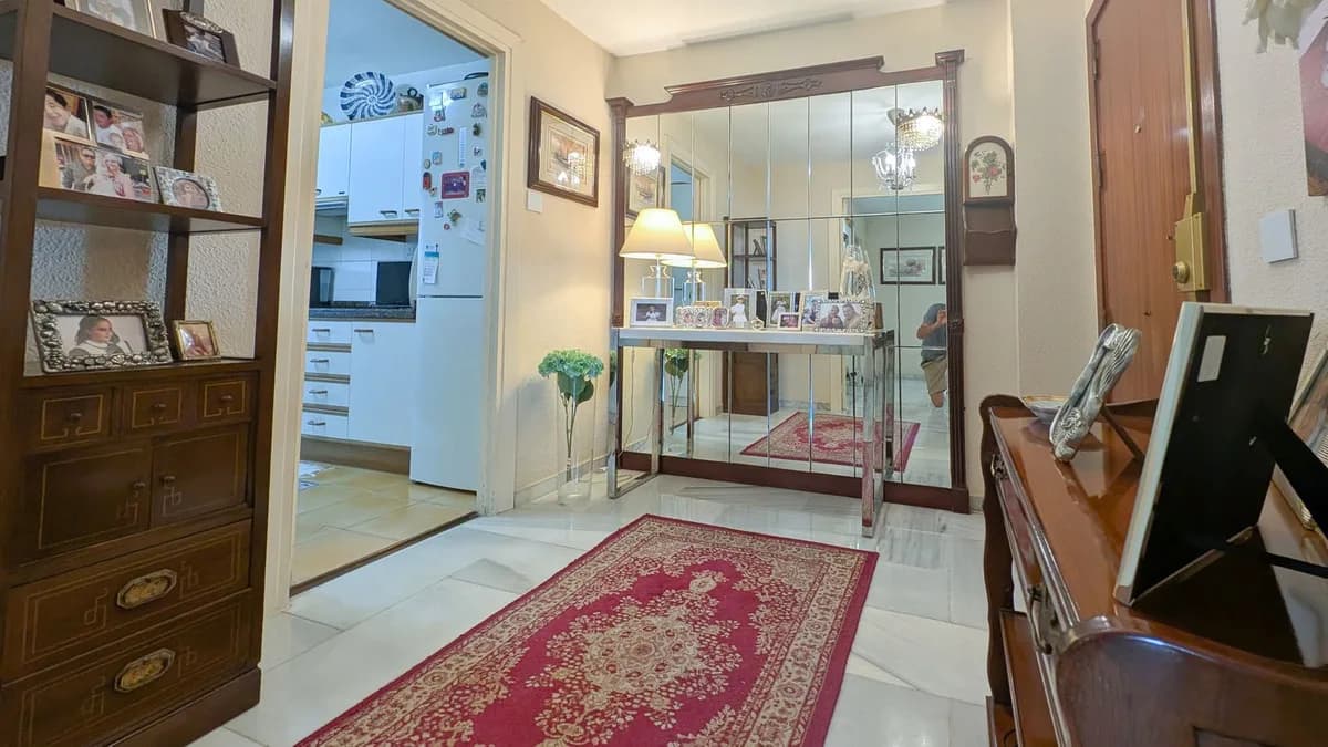 4 Bedroom Middle Floor Apartment for Sale in Fuengirola, Málaga - Image 3