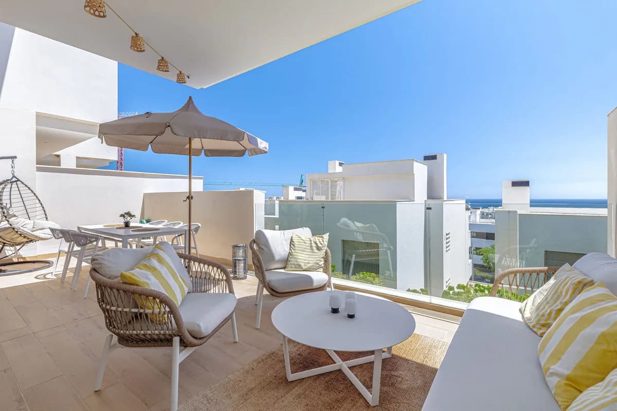 3 Bedroom Middle Floor Apartment for Sale in Estepona, Málaga
