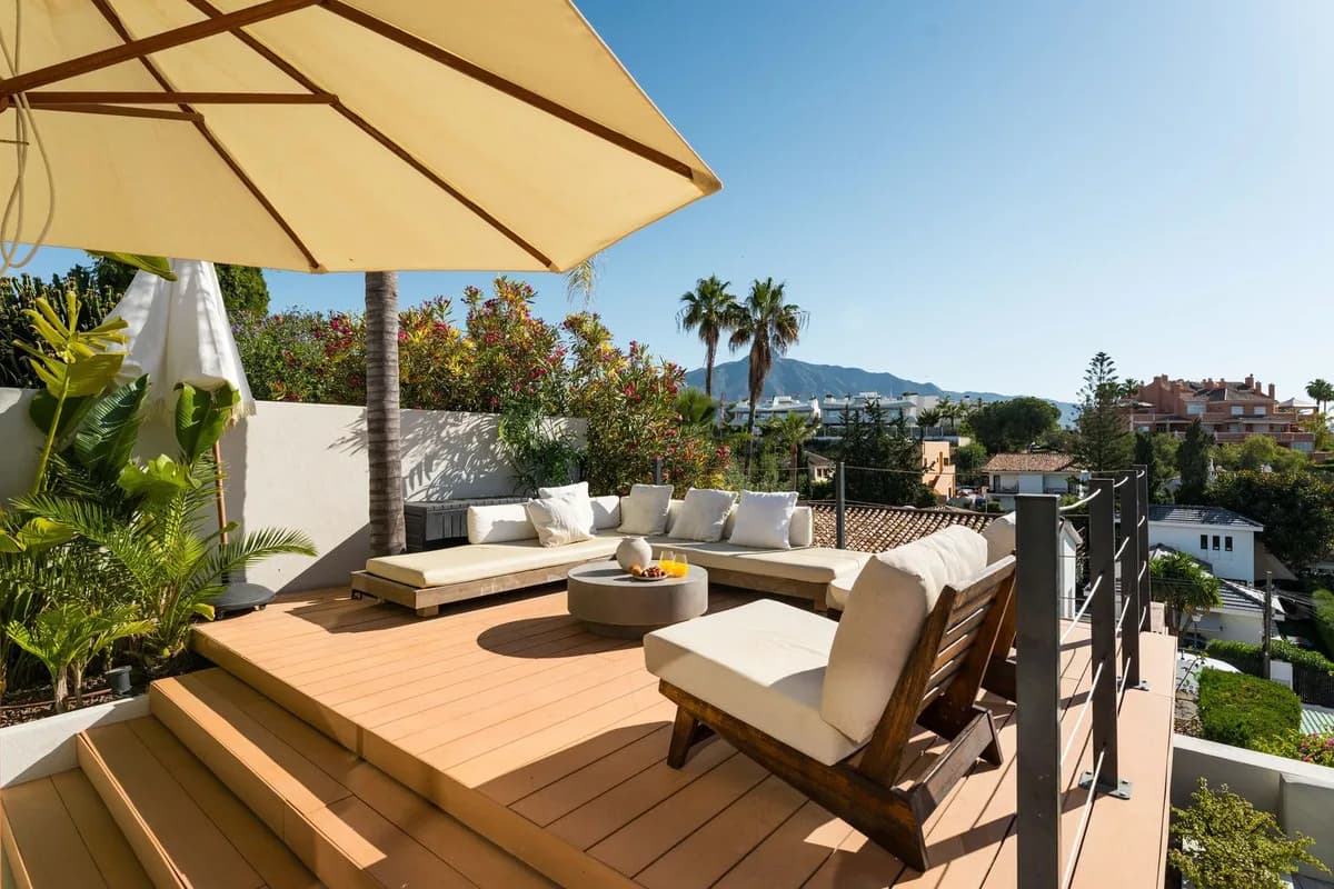 5 Bedroom Detached Villa for Sale in Nueva Andalucía, Málaga - Image 7