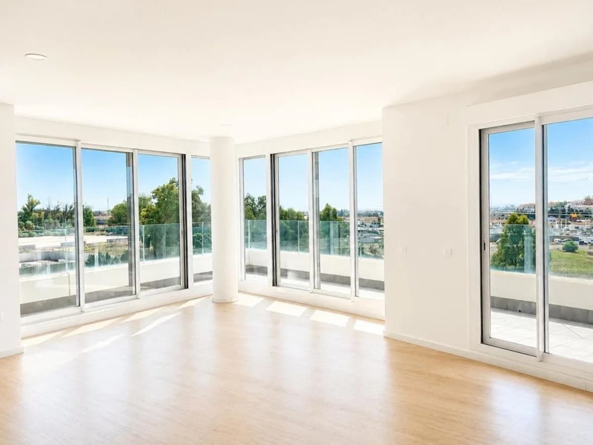 4 Bedroom Middle Floor Apartment for Sale in Nueva Andalucía, Málaga