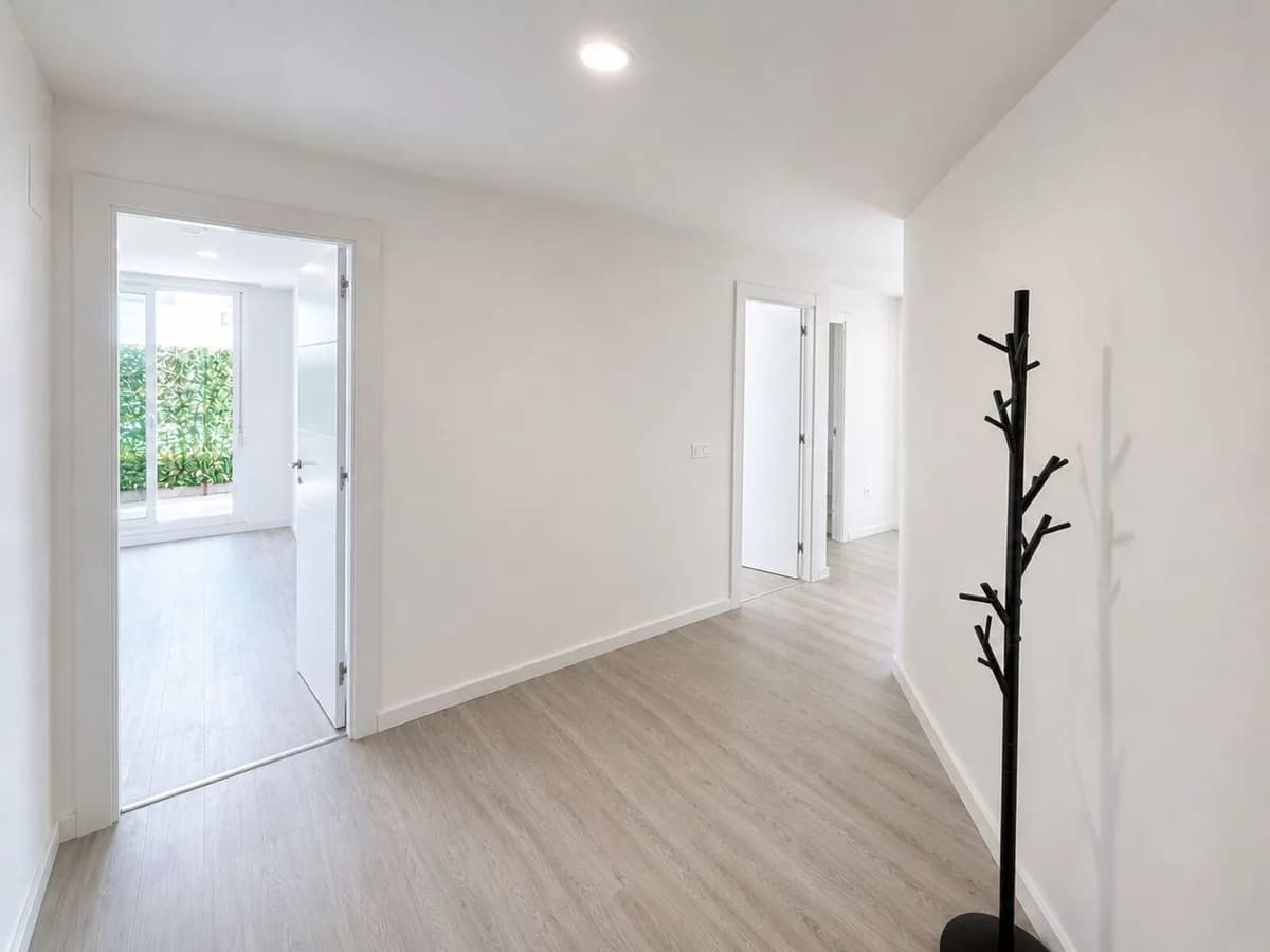 4 Bedroom Middle Floor Apartment for Sale in Nueva Andalucía, Málaga - Image 6