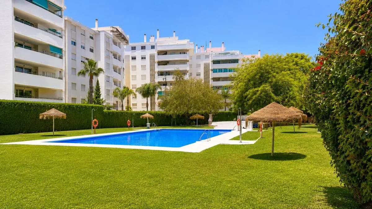3 Bedroom Middle Floor Apartment for Sale in Fuengirola, Málaga