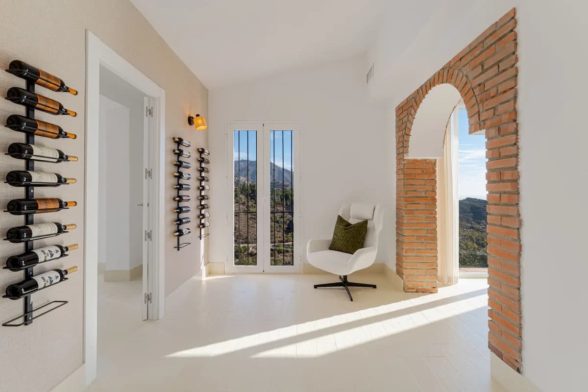 6 Bedroom Detached Villa for Sale in El Madroñal, Málaga - Image 8