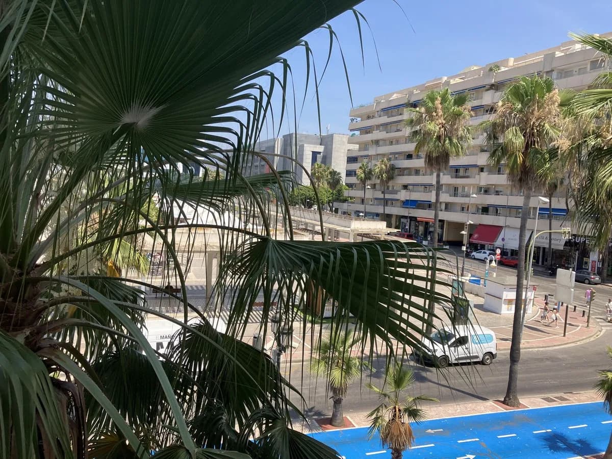 2 Bedroom Middle Floor Apartment for Sale in Puerto Banús, Málaga - Image 3