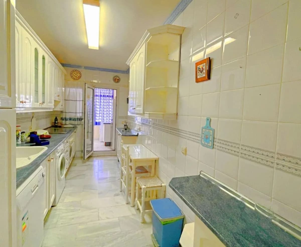 3 Bedroom Middle Floor Apartment for Sale in Estepona, Málaga - Image 3
