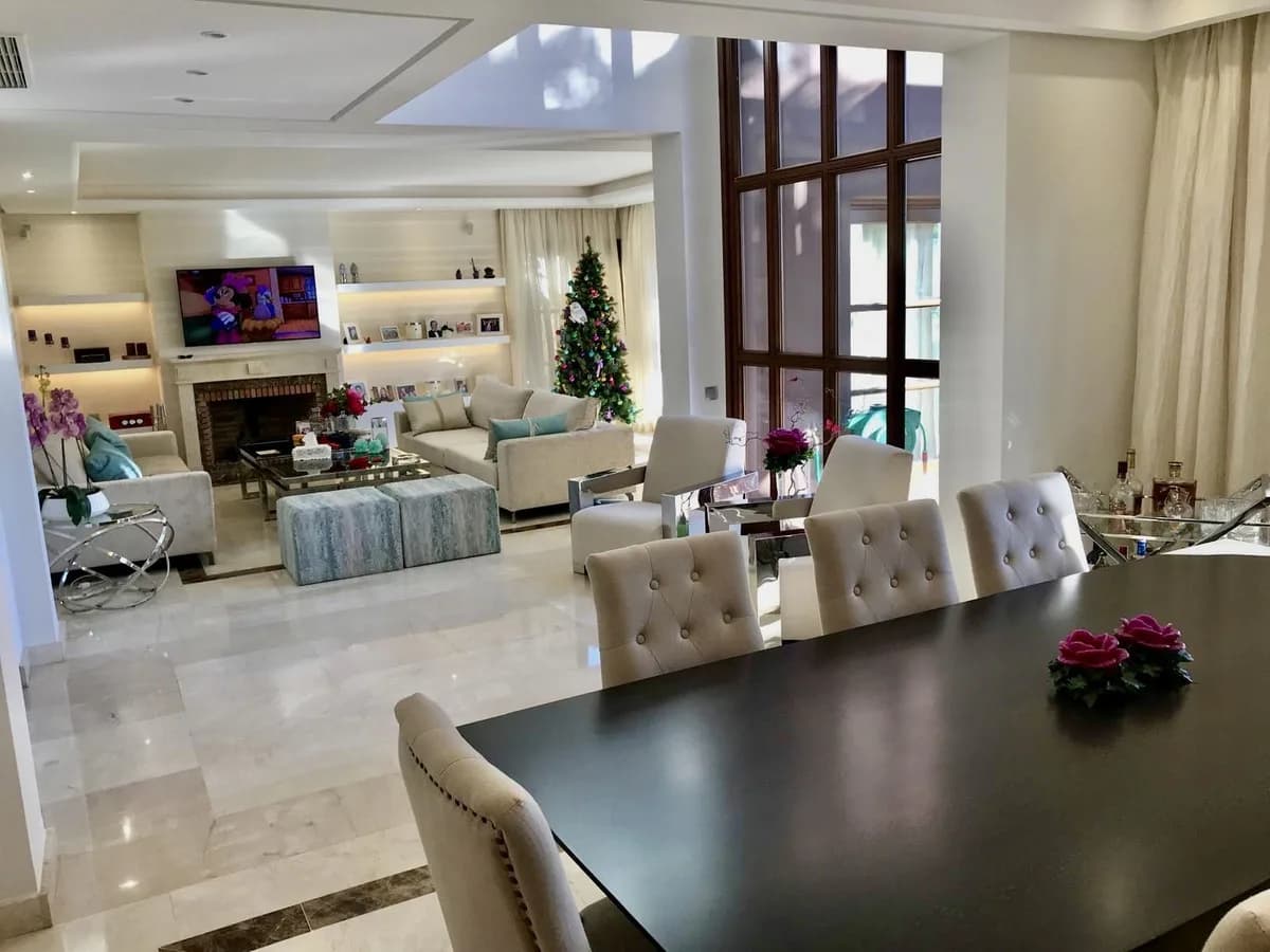 6 Bedroom Detached Villa for Sale in The Golden Mile, Málaga - Image 6
