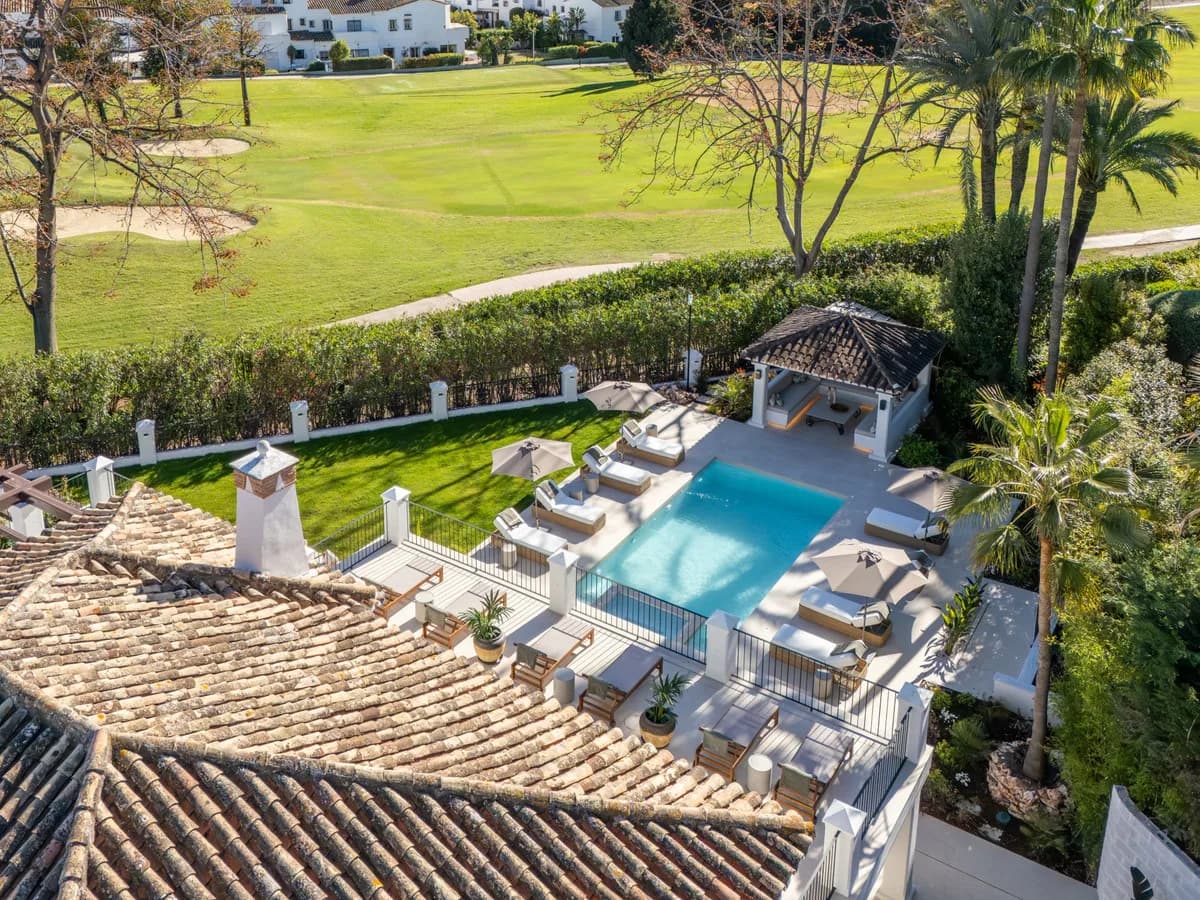 5 Bedroom Detached Villa for Sale in Nueva Andalucía, Málaga - Image 2