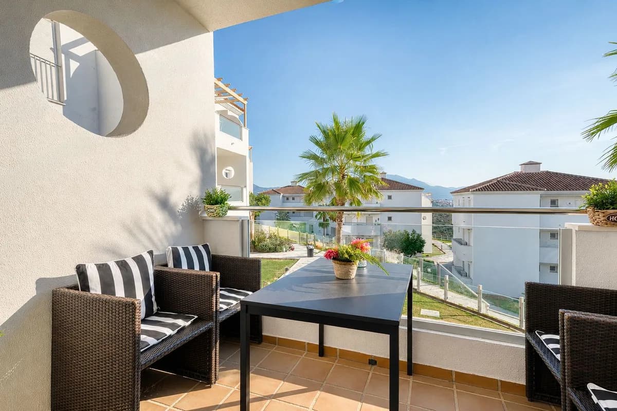 3 Bedroom Middle Floor Apartment for Sale in La Duquesa, Málaga