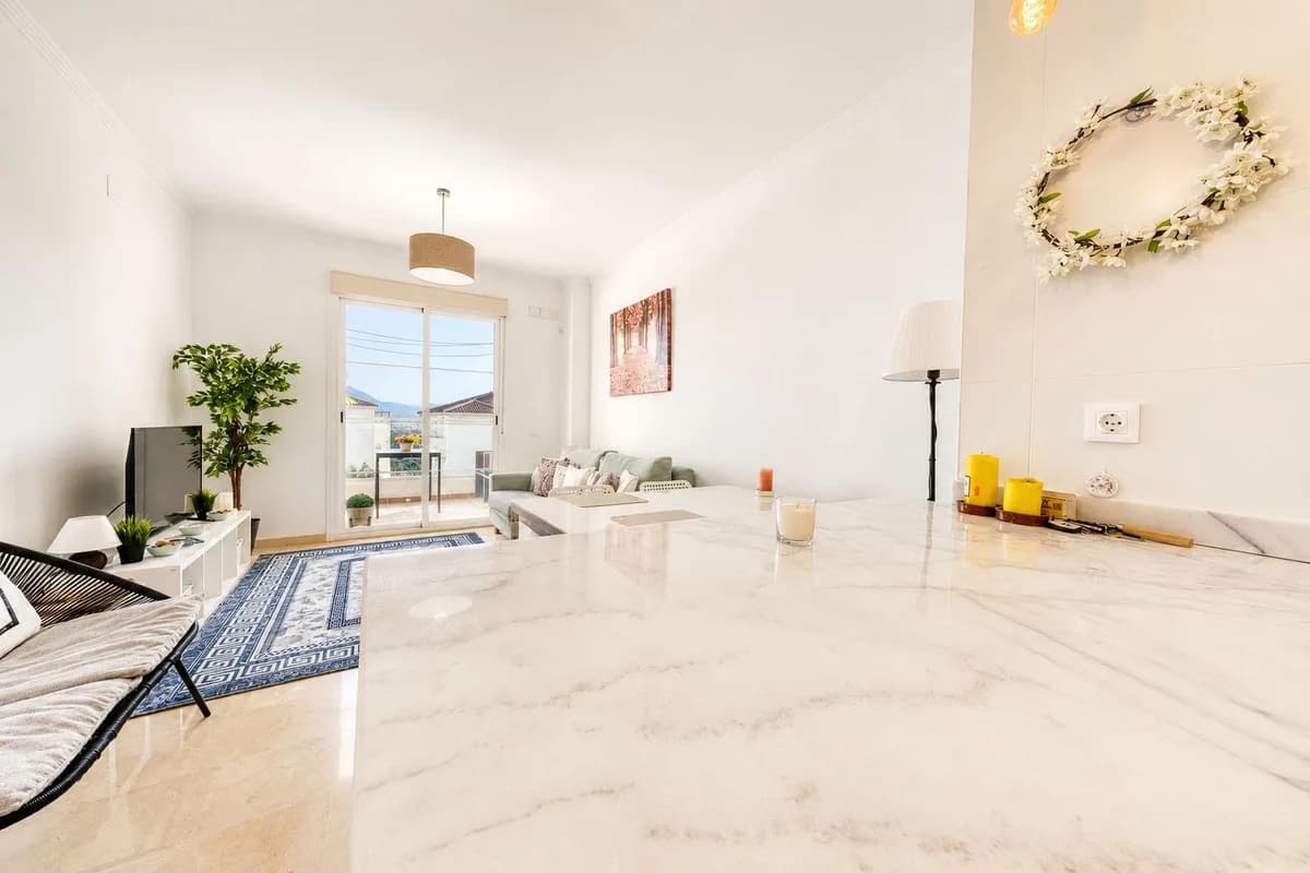 3 Bedroom Middle Floor Apartment for Sale in La Duquesa, Málaga - Image 7