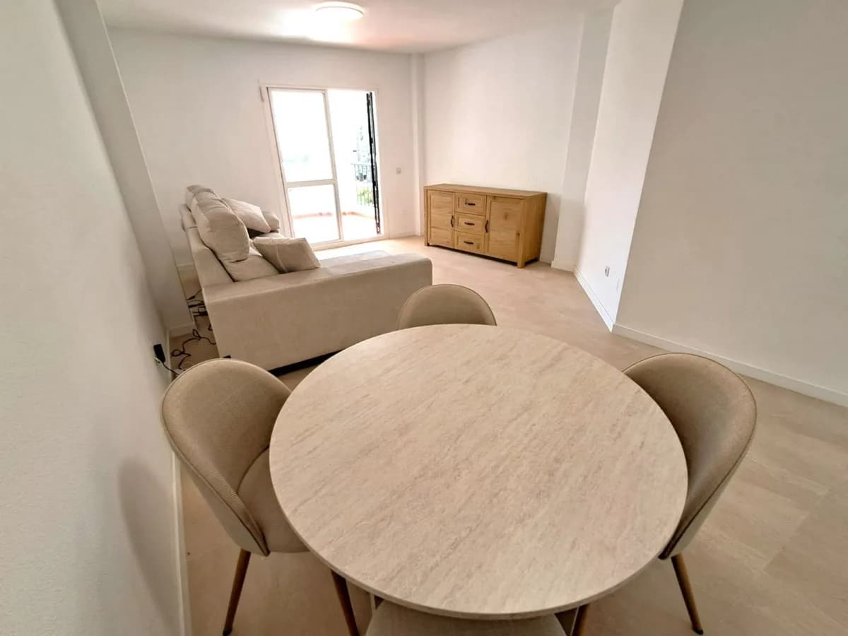 2 Bedroom Middle Floor Apartment for Sale in Benalmadena Costa, Málaga - Image 6