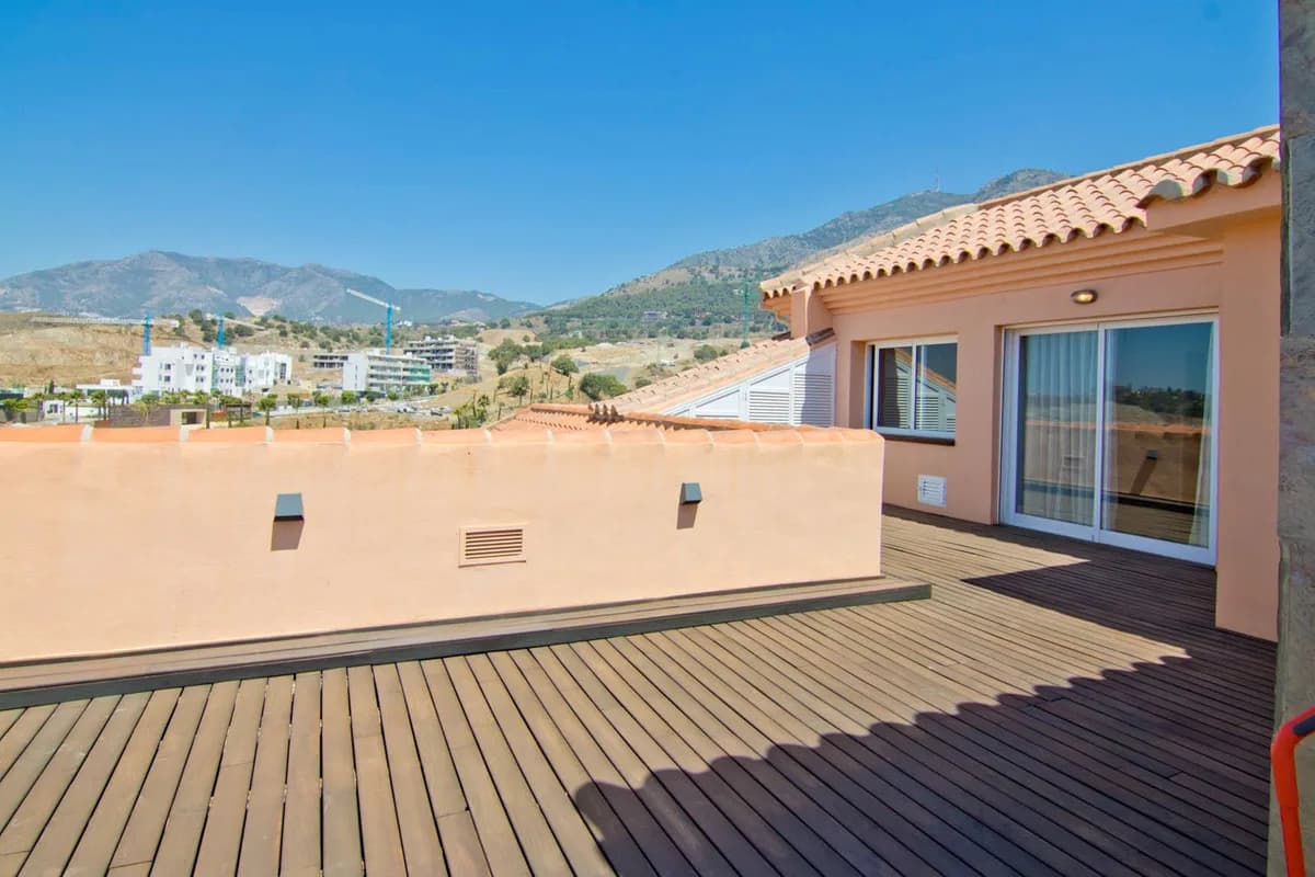 2 Bedroom Penthouse for Sale in Fuengirola, Málaga - Image 2