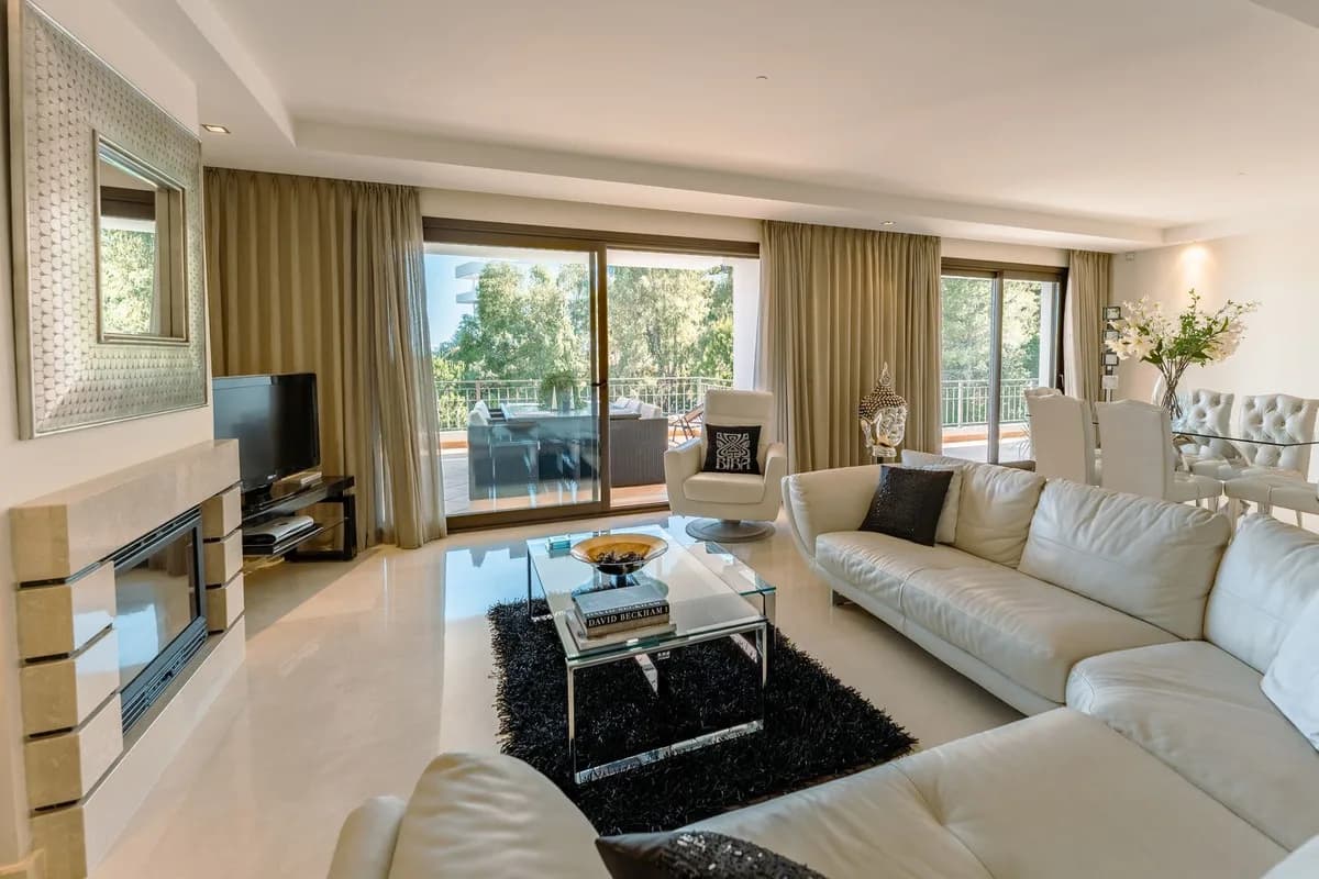 2 Bedroom Middle Floor Apartment for Sale in La Quinta, Málaga - Image 9