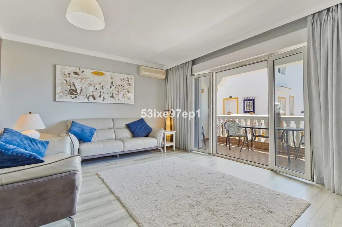 2 Bedroom Townhouse for Sale in Fuengirola, Málaga - Image 4