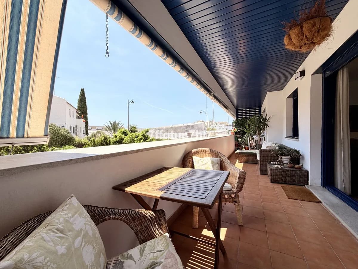 3 Bedroom Ground Floor Apartment for Sale in Estepona, Málaga