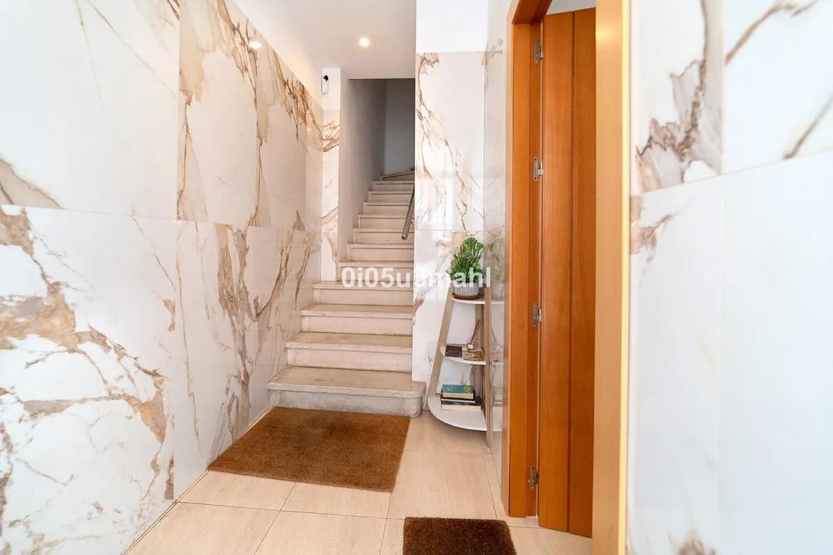 5 Bedroom Townhouse for Sale in Martiricos, Málaga - Image 4
