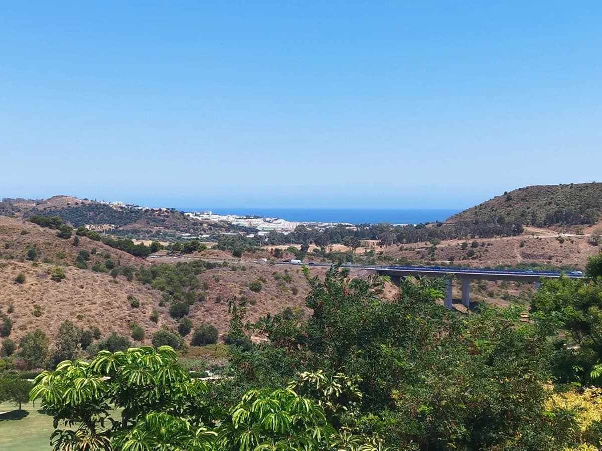 2 Bedroom Middle Floor Apartment for Sale in Calanova Golf, Málaga - Image 3