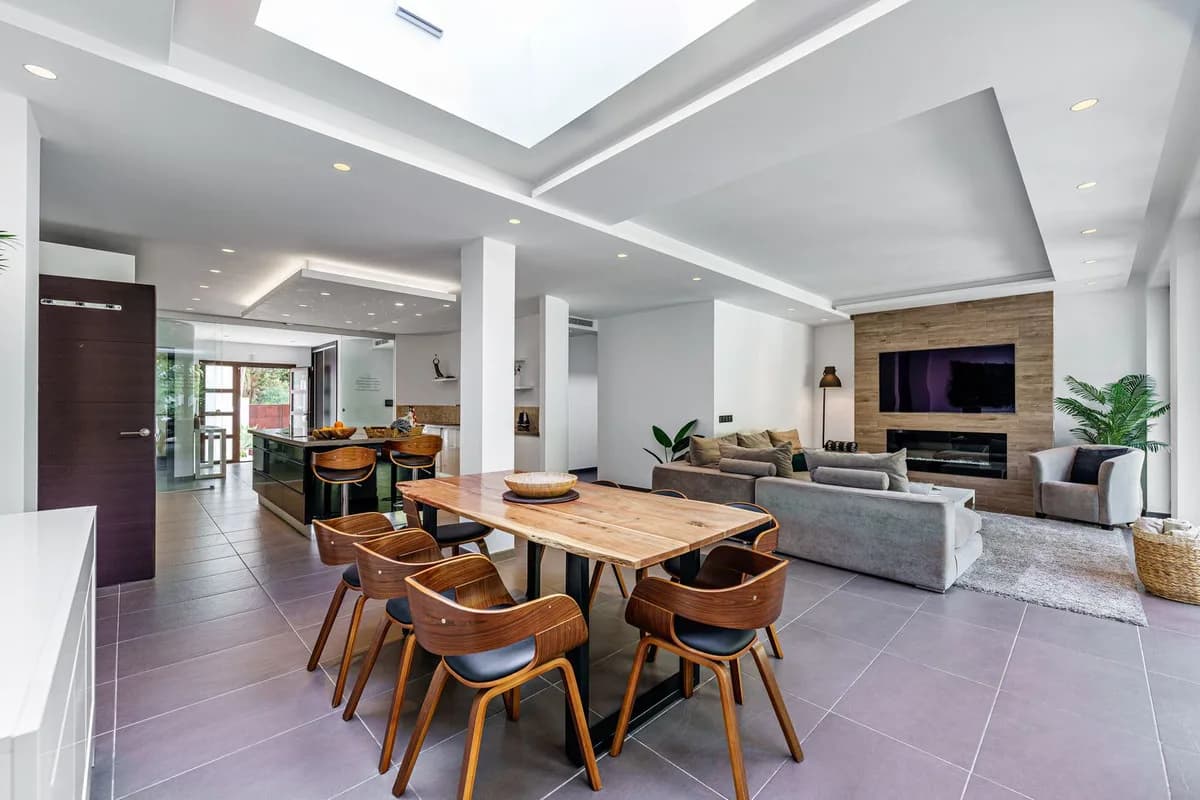 5 Bedroom Detached Villa for Sale in El Rosario, Málaga - Image 6