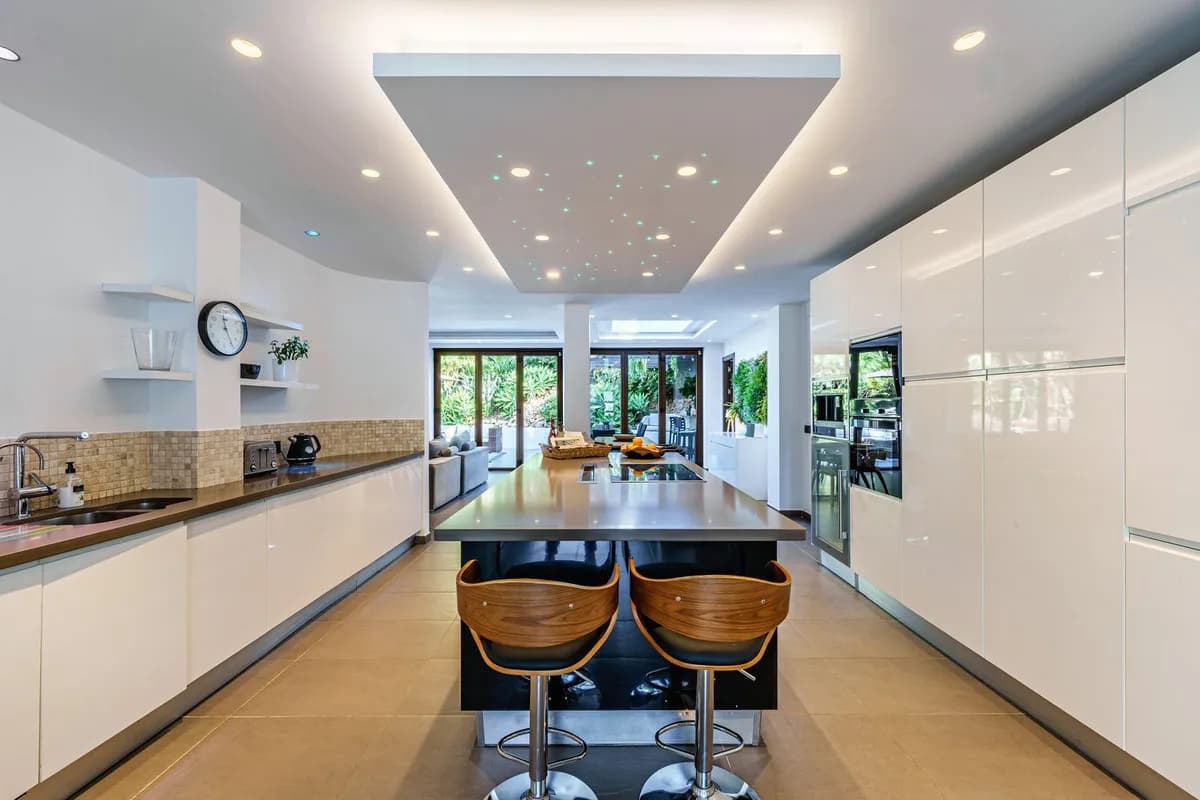 5 Bedroom Detached Villa for Sale in El Rosario, Málaga - Image 9