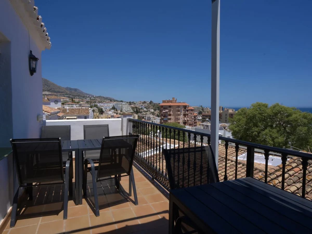 5 Bedroom Semi-Detached House for Sale in Torreblanca, Málaga - Image 5