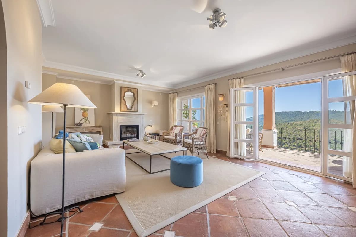 4 Bedroom Detached Villa for Sale in Benahavís, Málaga - Image 7