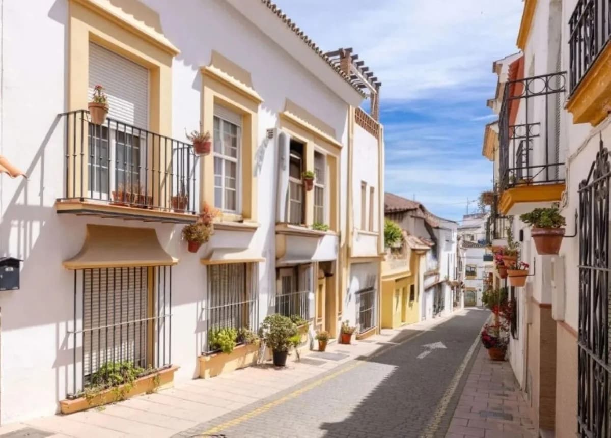 3 Bedroom Penthouse for Sale in Estepona, Málaga - Image 8