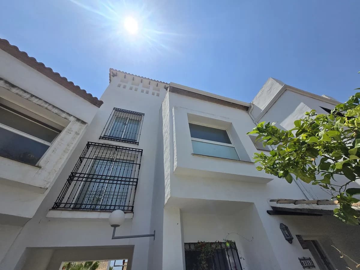 5 Bedroom Townhouse for Sale in The Golden Mile, Málaga - Image 5