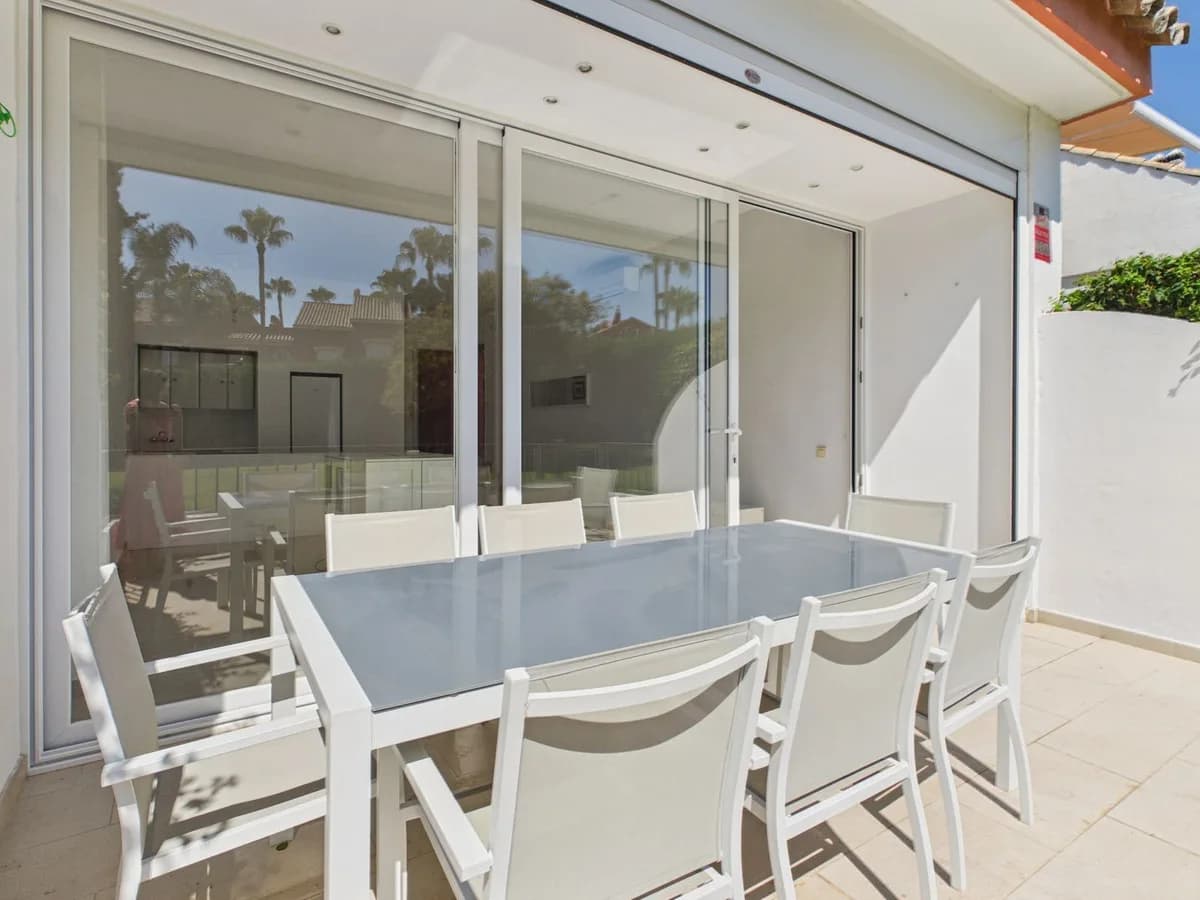 1 Bedroom Ground Floor Apartment for Sale in Estepona, Málaga - Image 8