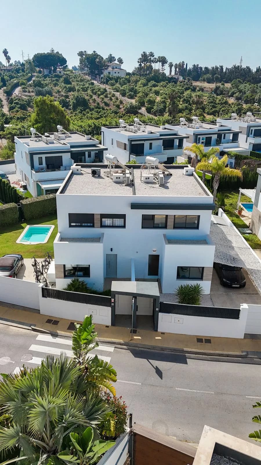 4 Bedroom Semi-Detached House for Sale in Selwo, Málaga - Image 3