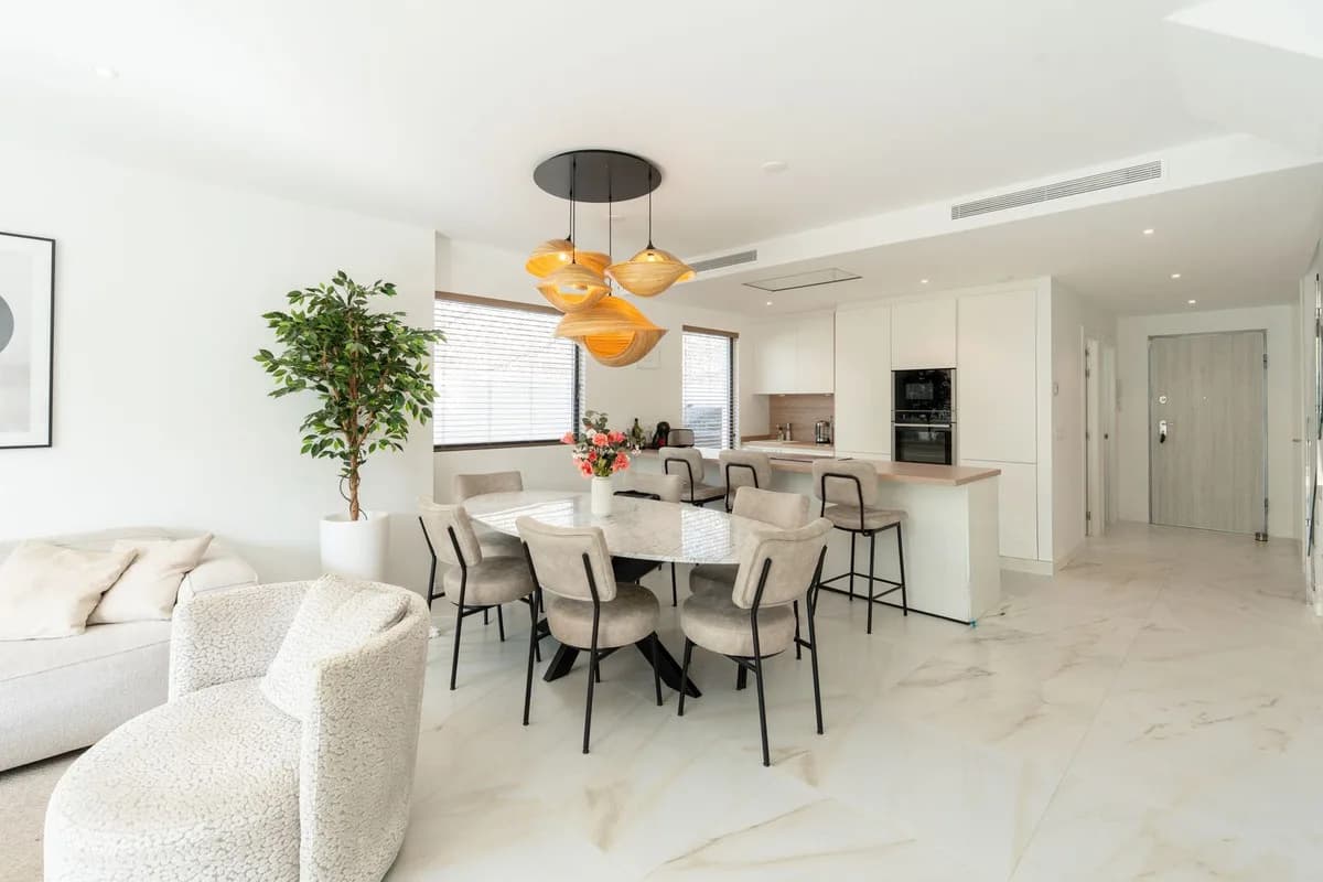 4 Bedroom Semi-Detached House for Sale in Selwo, Málaga - Image 8