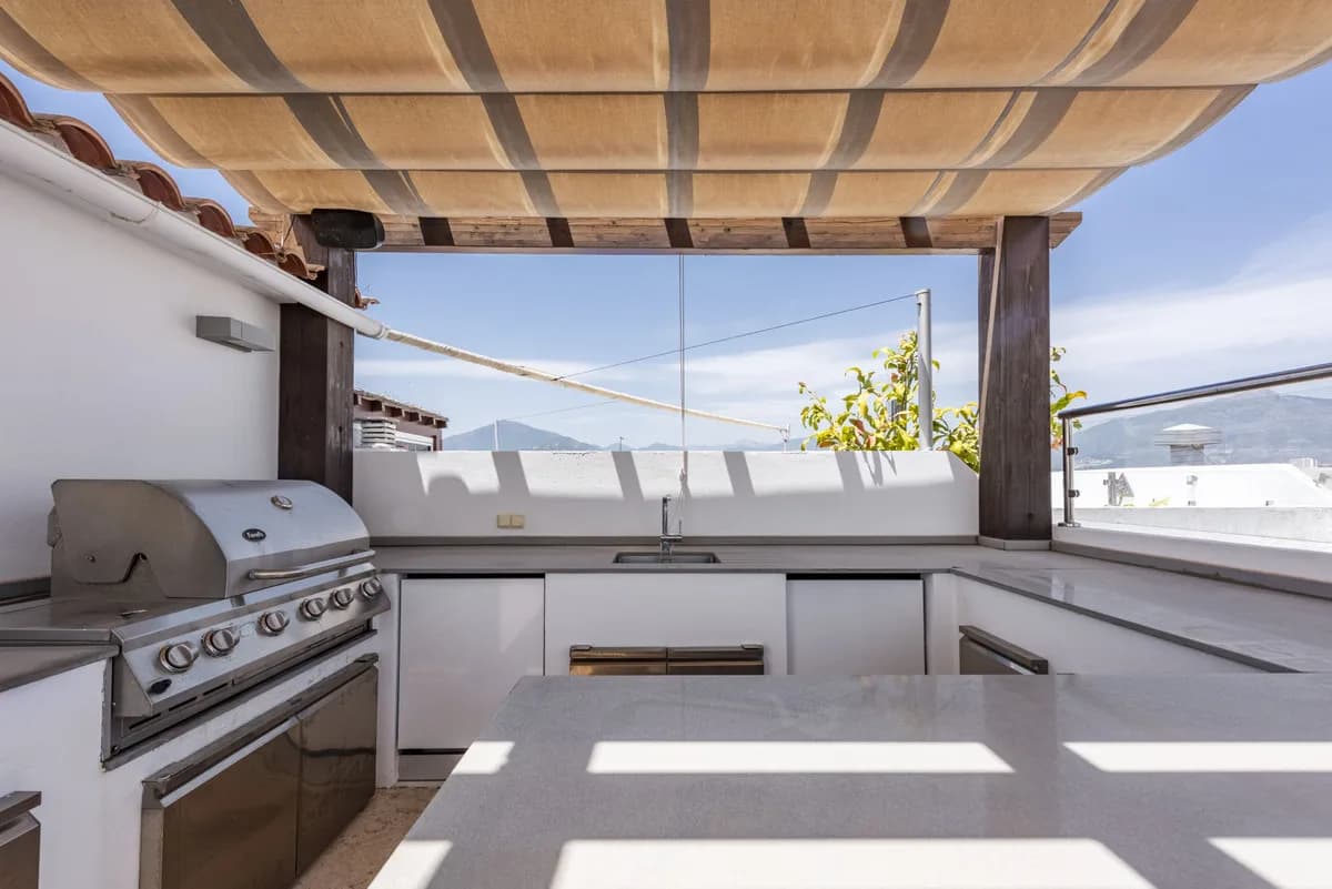 3 Bedroom Penthouse Duplex for Sale in San Pedro de Alcántara, Málaga - Image 2