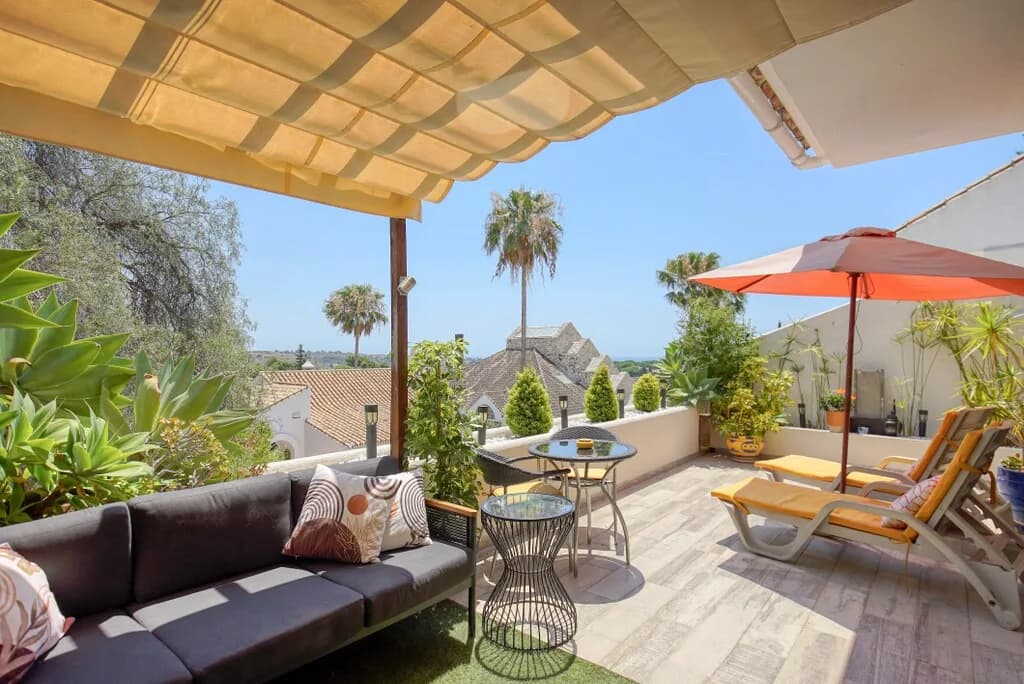 4 Bedroom Townhouse for Sale in Nueva Andalucía, Málaga