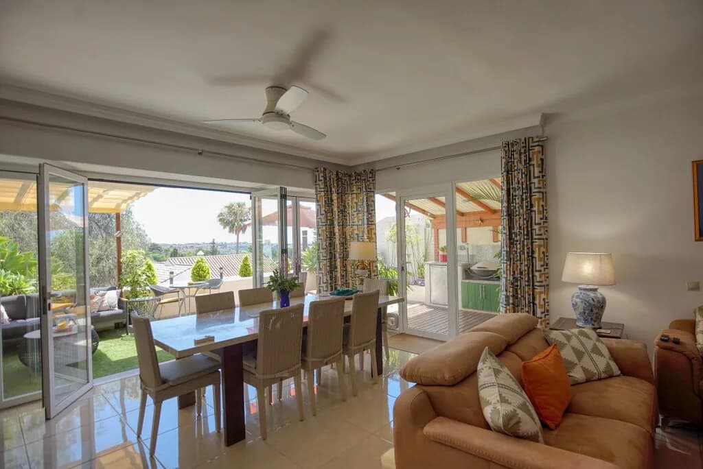 4 Bedroom Townhouse for Sale in Nueva Andalucía, Málaga - Image 2