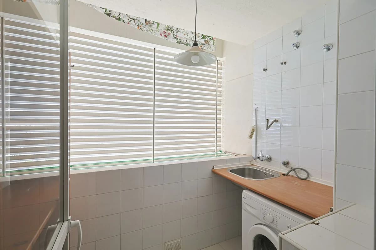 2 Bedroom Middle Floor Apartment for Sale in Arroyo de la Miel, Málaga - Image 9