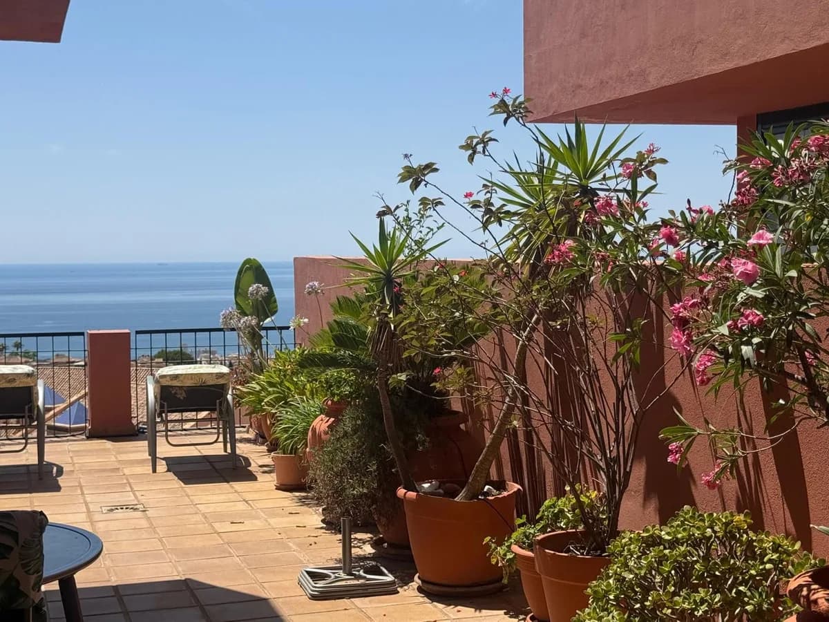 2 Bedroom Middle Floor Apartment for Sale in Calahonda, Málaga - Image 3