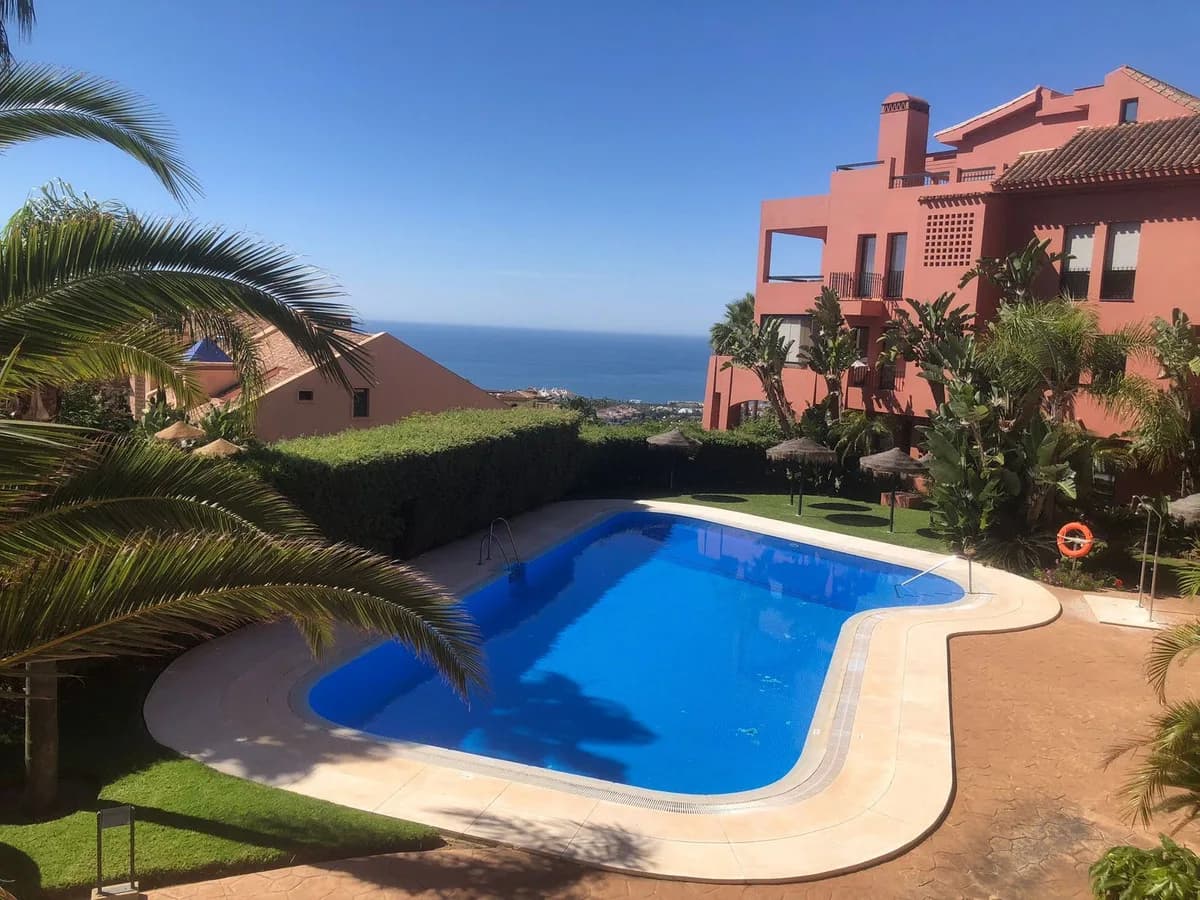 2 Bedroom Middle Floor Apartment for Sale in Calahonda, Málaga - Image 7