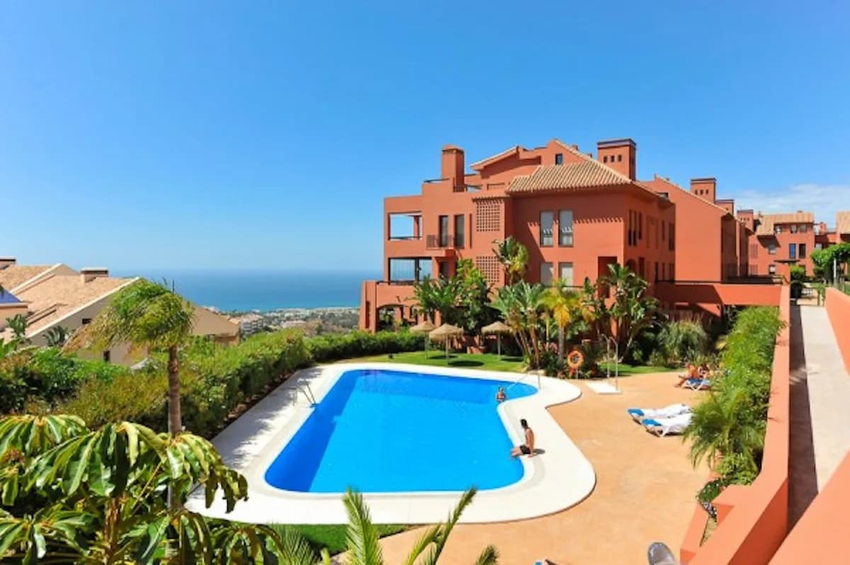 2 Bedroom Middle Floor Apartment for Sale in Calahonda, Málaga - Image 8