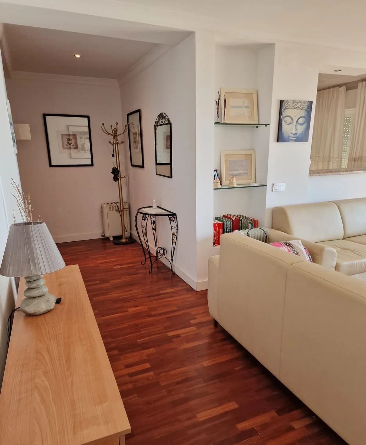 2 Bedroom Middle Floor Apartment for Sale in Estepona, Málaga - Image 2