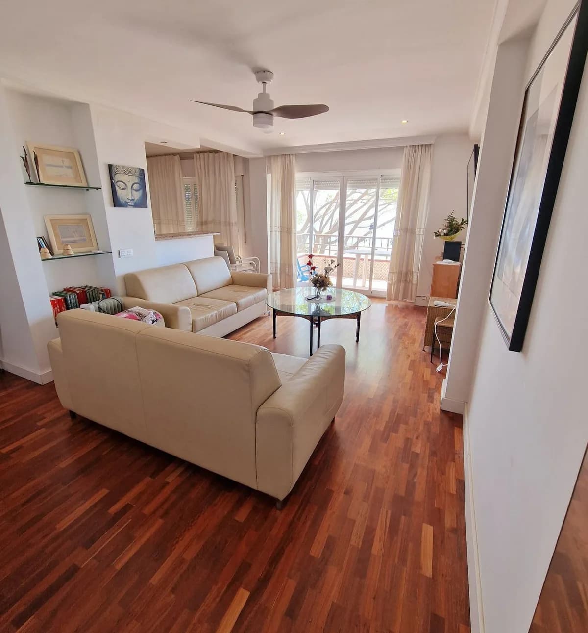 2 Bedroom Middle Floor Apartment for Sale in Estepona, Málaga - Image 3