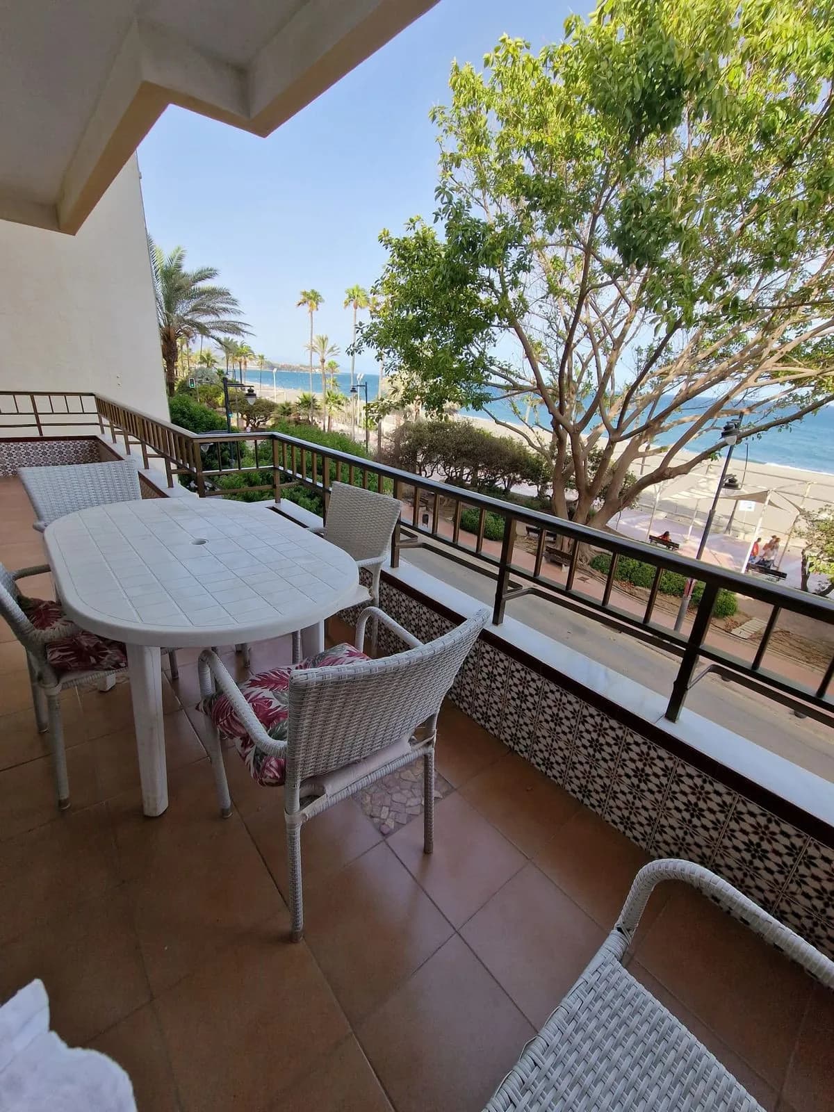 2 Bedroom Middle Floor Apartment for Sale in Estepona, Málaga - Image 8