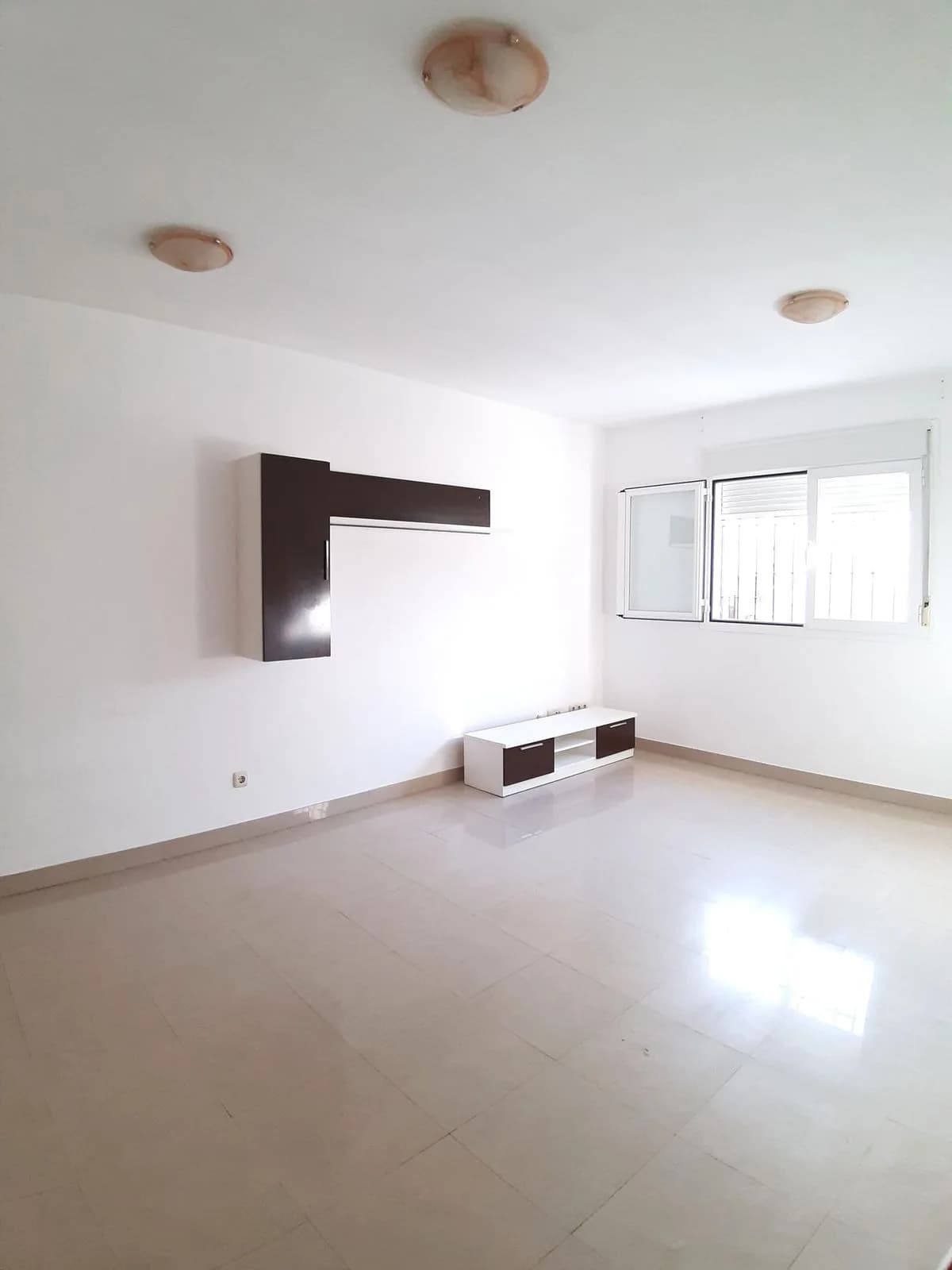 2 Bedroom Ground Floor Apartment for Sale in Las Lagunas, Málaga - Image 3