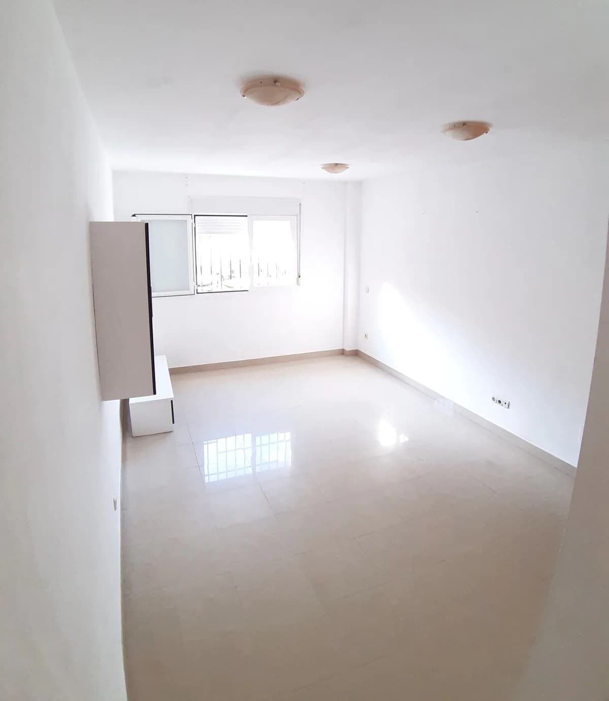 2 Bedroom Ground Floor Apartment for Sale in Las Lagunas, Málaga - Image 4