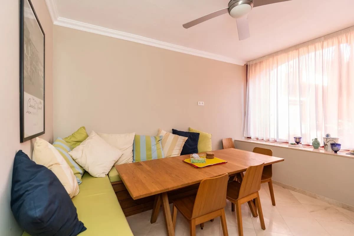 3 Bedroom Middle Floor Apartment for Sale in Elviria, Málaga - Image 2