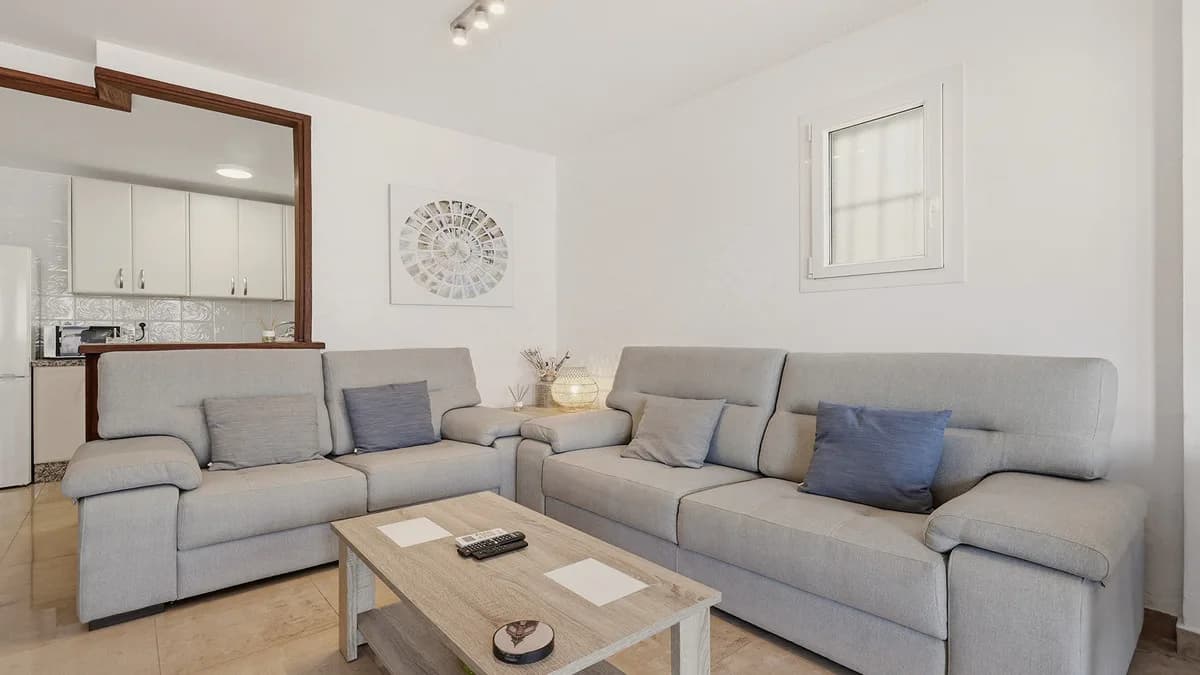 2 Bedroom Middle Floor Apartment for Sale in Manilva, Málaga - Image 6