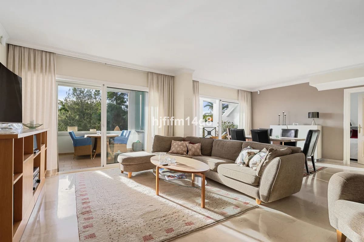 3 Bedroom Penthouse Duplex for Sale in La Quinta, Málaga - Image 7