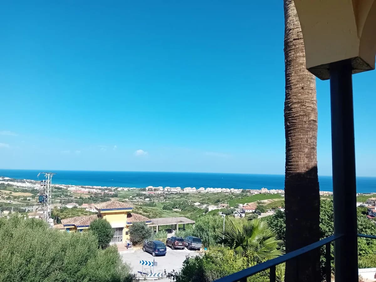 3 Bedroom Semi-Detached House for Sale in Manilva, Málaga - Image 5