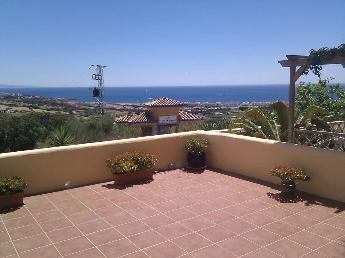 3 Bedroom Semi-Detached House for Sale in Manilva, Málaga - Image 6