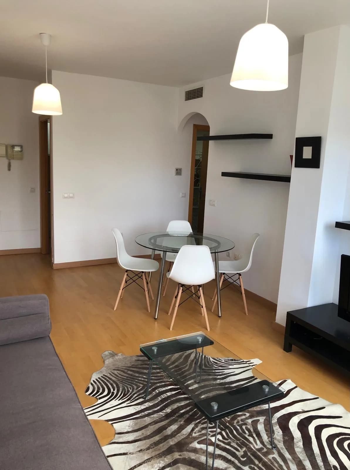 2 Bedroom Middle Floor Apartment for Sale in Estepona, Málaga - Image 3