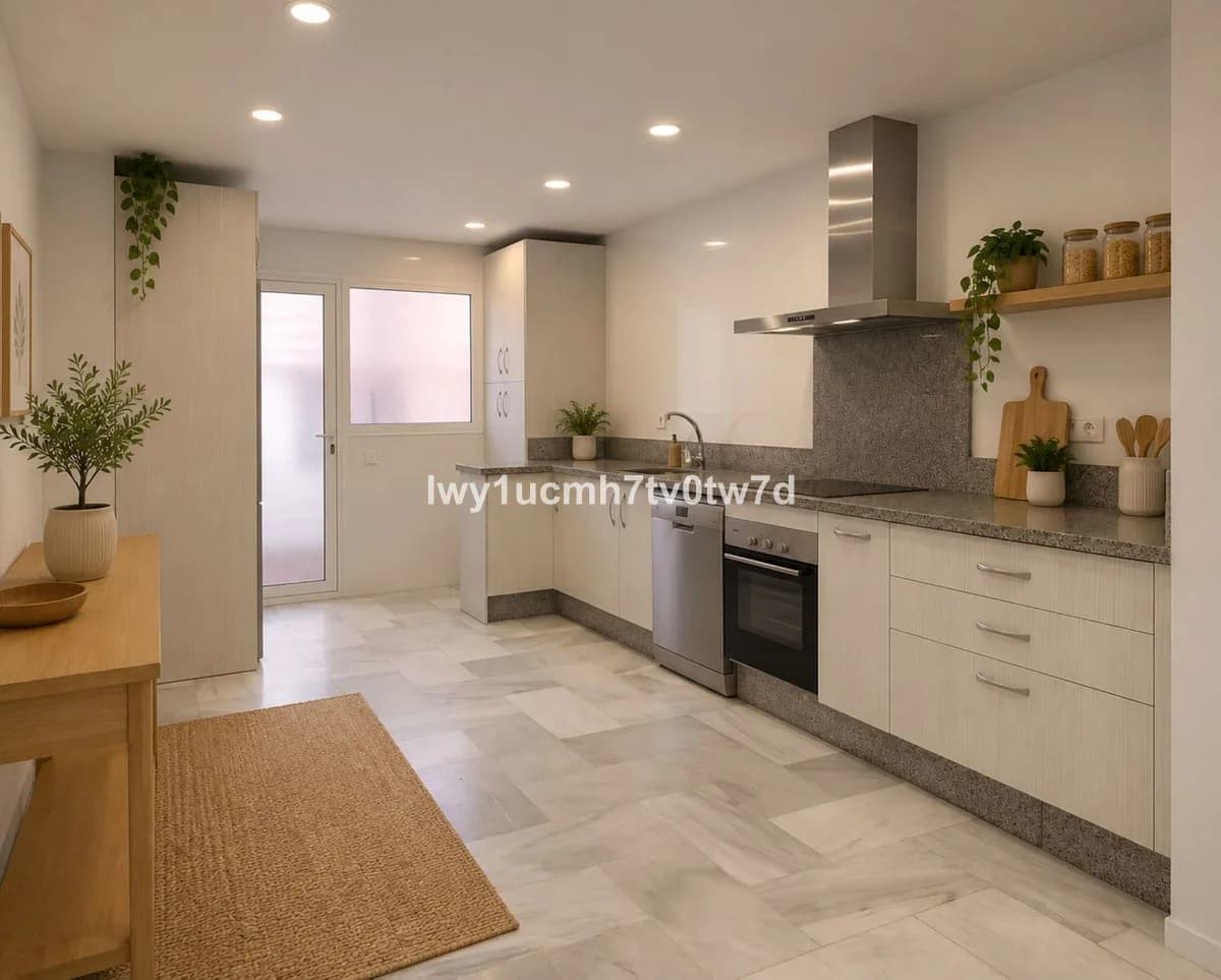 5 Bedroom Middle Floor Apartment for Sale in Limonar, Málaga - Image 5